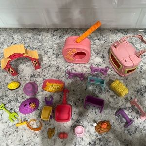 Littlest Pet Shop | Farm Accesories & 2 Carriers Lot